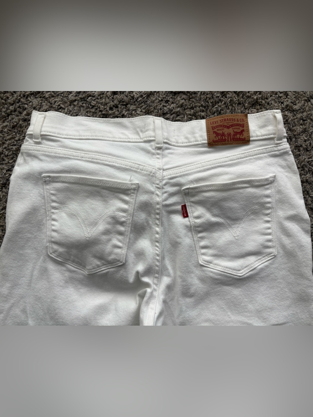 Levi Strauss Women’s White Classic Crop Capri Jeans 30
